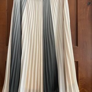 United Colors Of Benetton Cream and Black Ombré Pleated Skirt